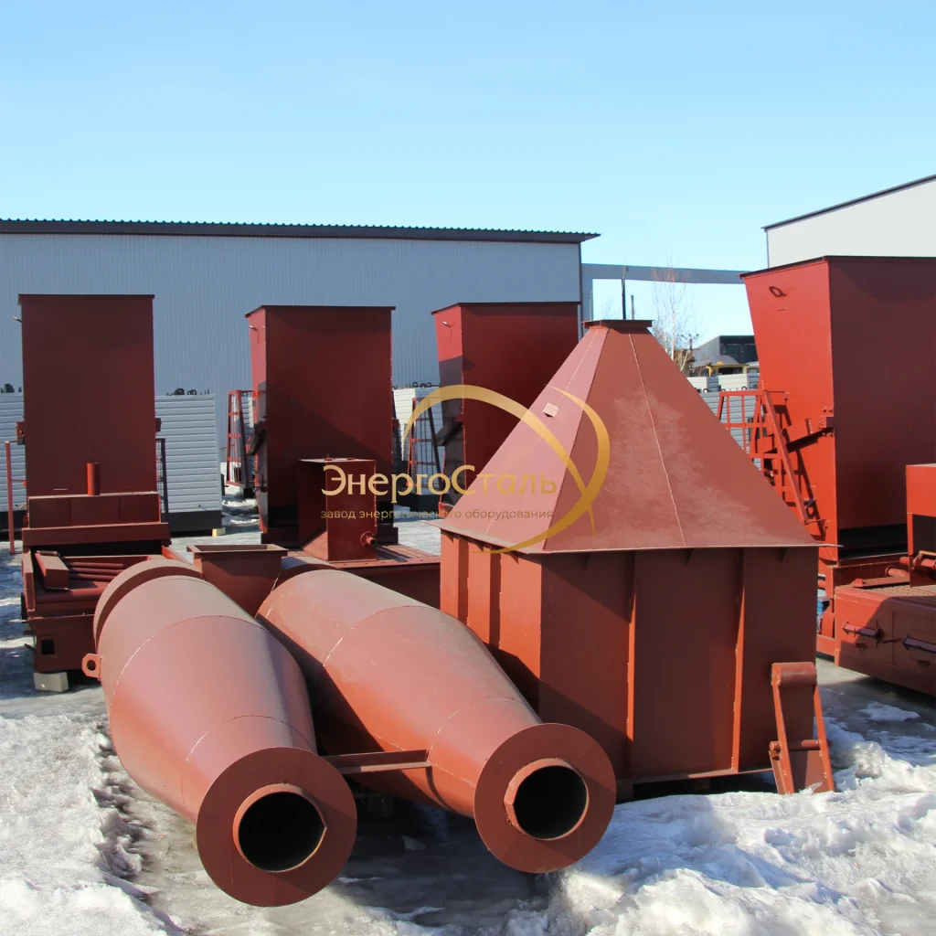 Котельно-вспомогательное оборудование, включая циклоны и топки, на территории компании ЭнергоСталь